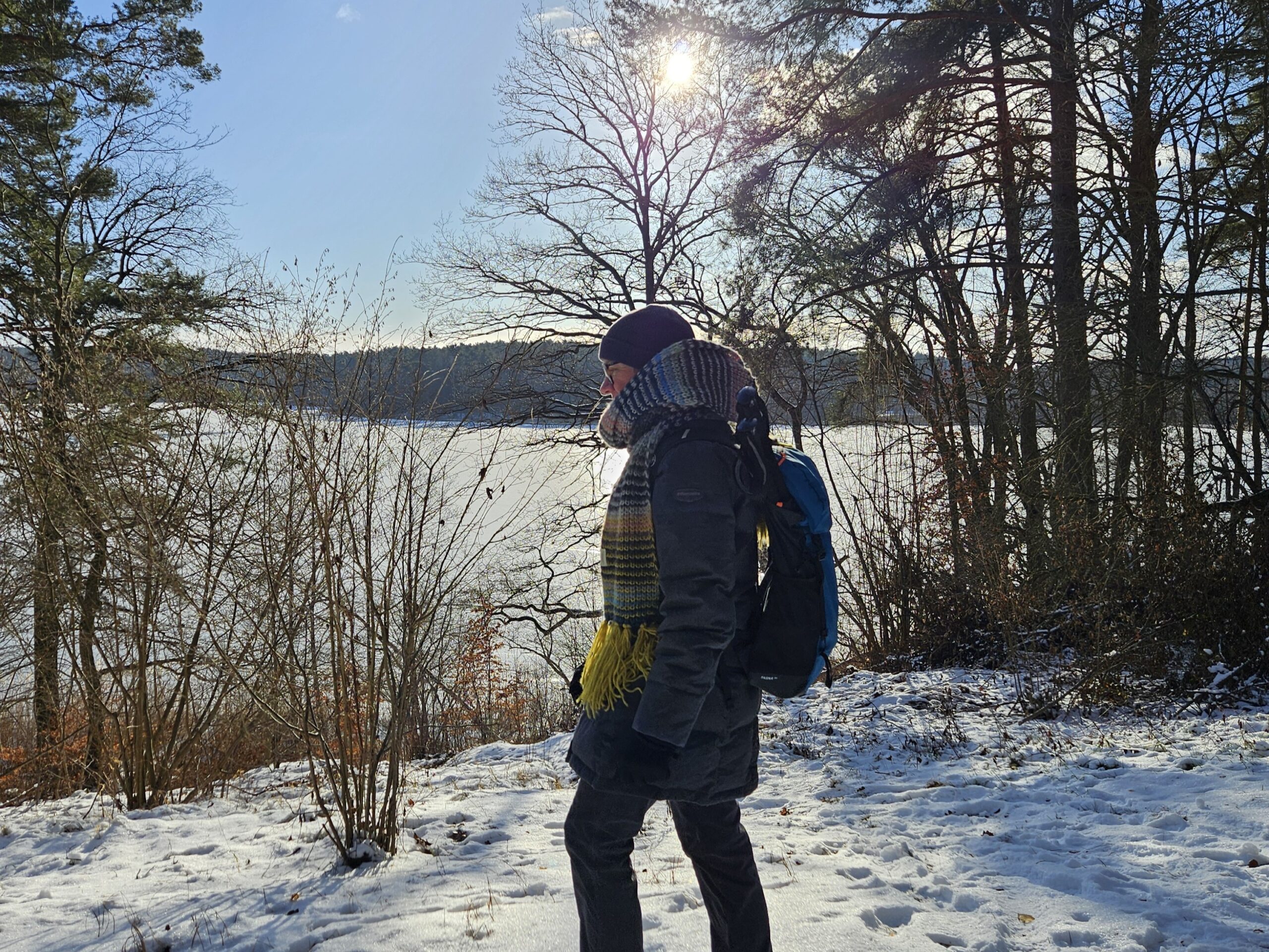 Winterwandern am Klobichsee mit Schnee und Sonne